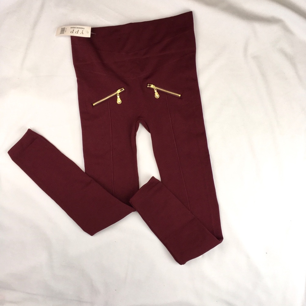 Cute Burgandy Knit Leggings NWT, Size M